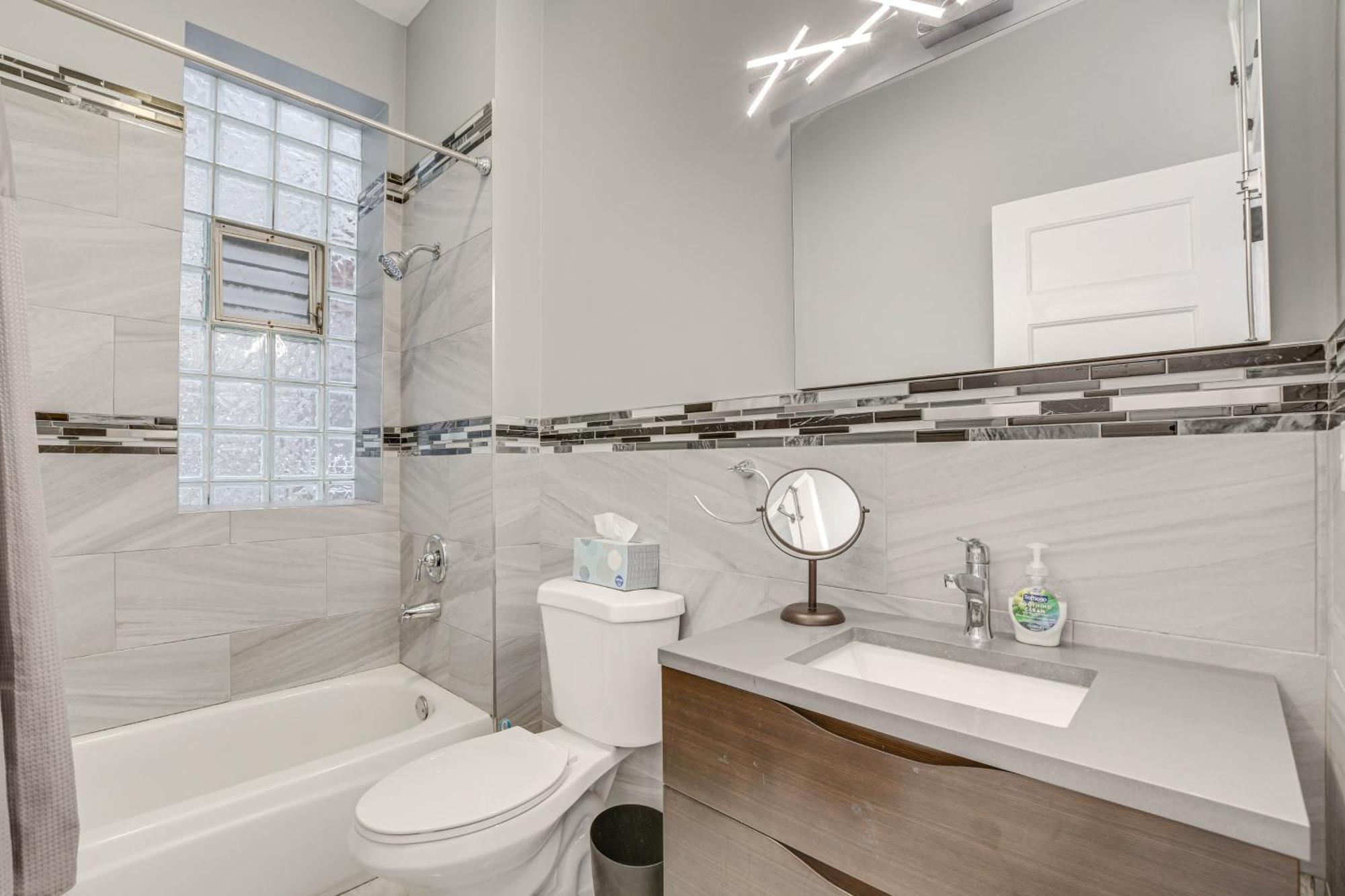 Spacious Condo With Deck About 3 Mi To Downtown Chicago! Dış mekan fotoğraf